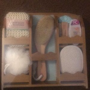 Essential Design Bath Gift Set Basket